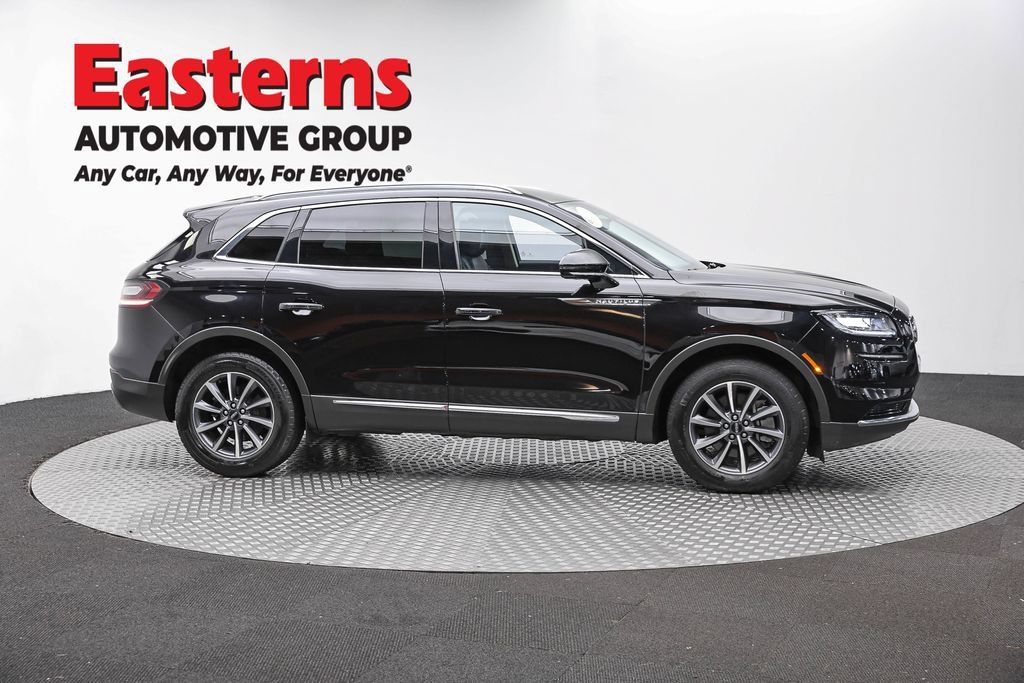 Used 2022 Lincoln Nautilus FWD image 4