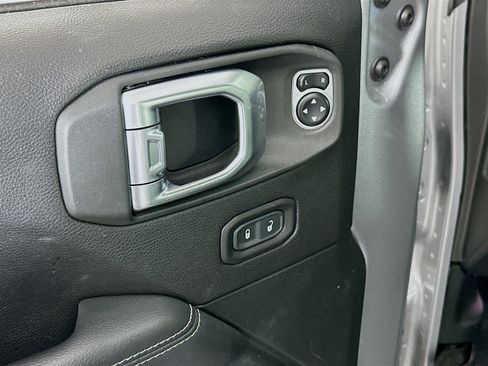 Used 2020 Jeep Gladiator Overland AWD/4WD image 15