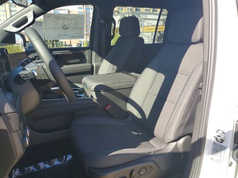 New 2026 Chevrolet Suburban LS image 17