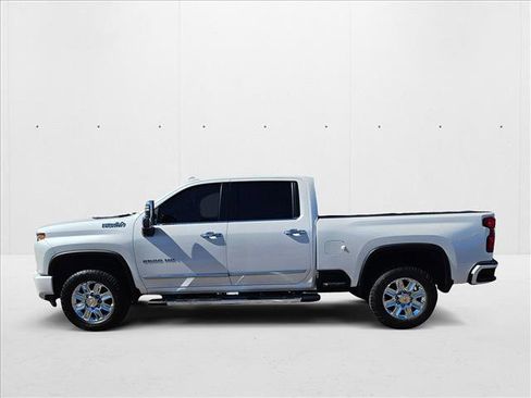 Used 2023 Chevrolet Silverado 2500 High Country w/ Z71 Off-Road Package image 9