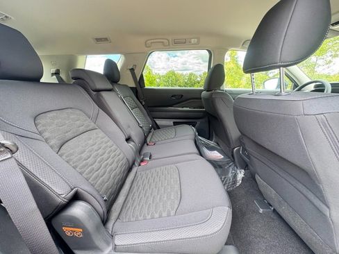 Certified 2025 Nissan Pathfinder S image 21