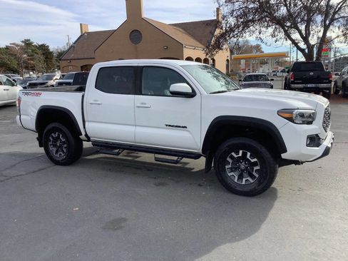 Used 2022 Toyota Tacoma TRD Off-Road image 9