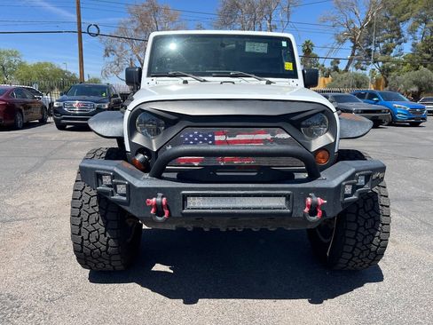 Used 2012 Jeep Wrangler Unlimited Sahara w/ Connectivity Group AWD/4WD image 8