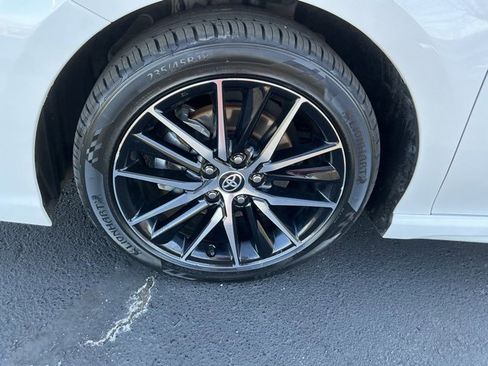 Used 2024 Toyota Camry SE image 10