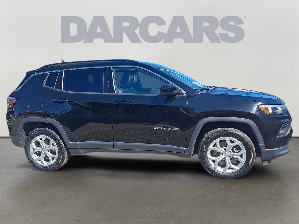 Used 2024 Jeep Compass Latitude AWD/4WD image 7