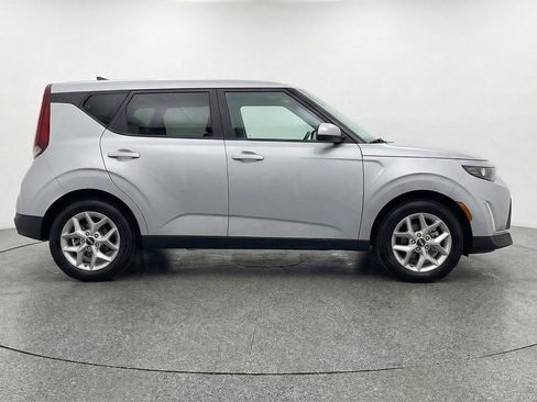 Used 2025 Kia Soul LX w/ LX Technology Package image 11