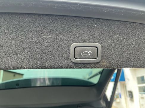 Used 2017 Volvo XC60 T6 Dynamic w/ Preferred Option Package image 27