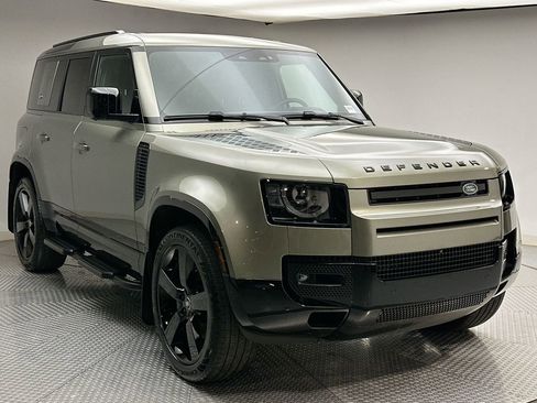 Used 2024 Land Rover Defender 110 X-Dynamic SE AWD/4WD image 15