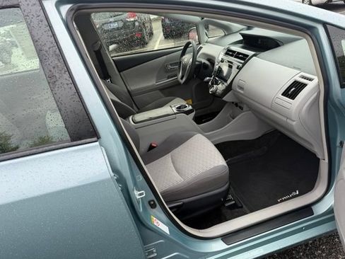 Used 2017 Toyota Prius V Three w/ Carpet Mat Package FWD image 11
