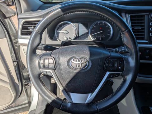 Used 2017 Toyota Highlander Limited image 30