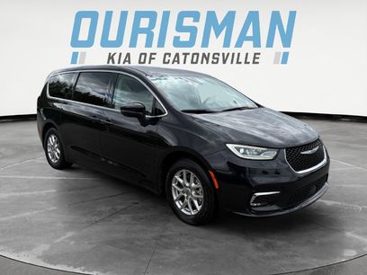 Used 2023 Chrysler Pacifica Touring-L