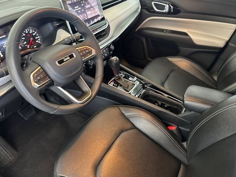 Used 2025 Jeep Compass Limited AWD/4WD image 4