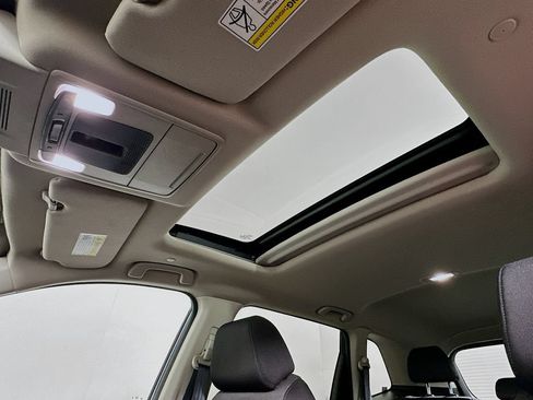 Used 2025 Honda CR-V EX image 11