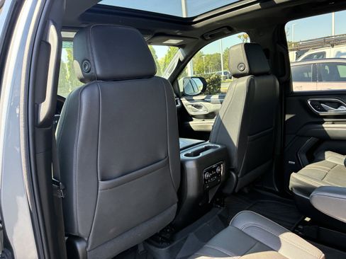 Used 2023 Chevrolet Suburban RST w/ Luxury Package image 15