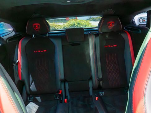 Used 2023 Lamborghini Urus Performante AWD/4WD image 71