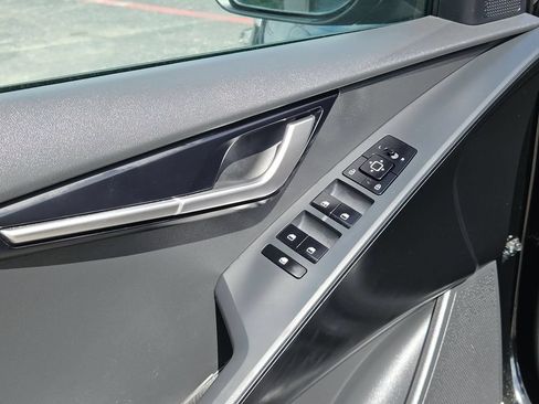Used 2025 Kia Niro LX FWD image 15