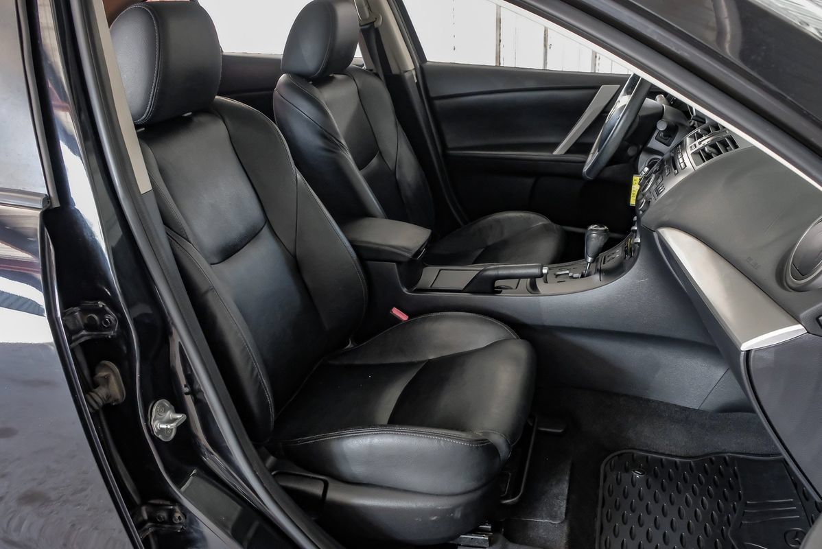 Used 2012 MAZDA MAZDA3 i Grand Touring w/ Tech Pkg FWD image 29