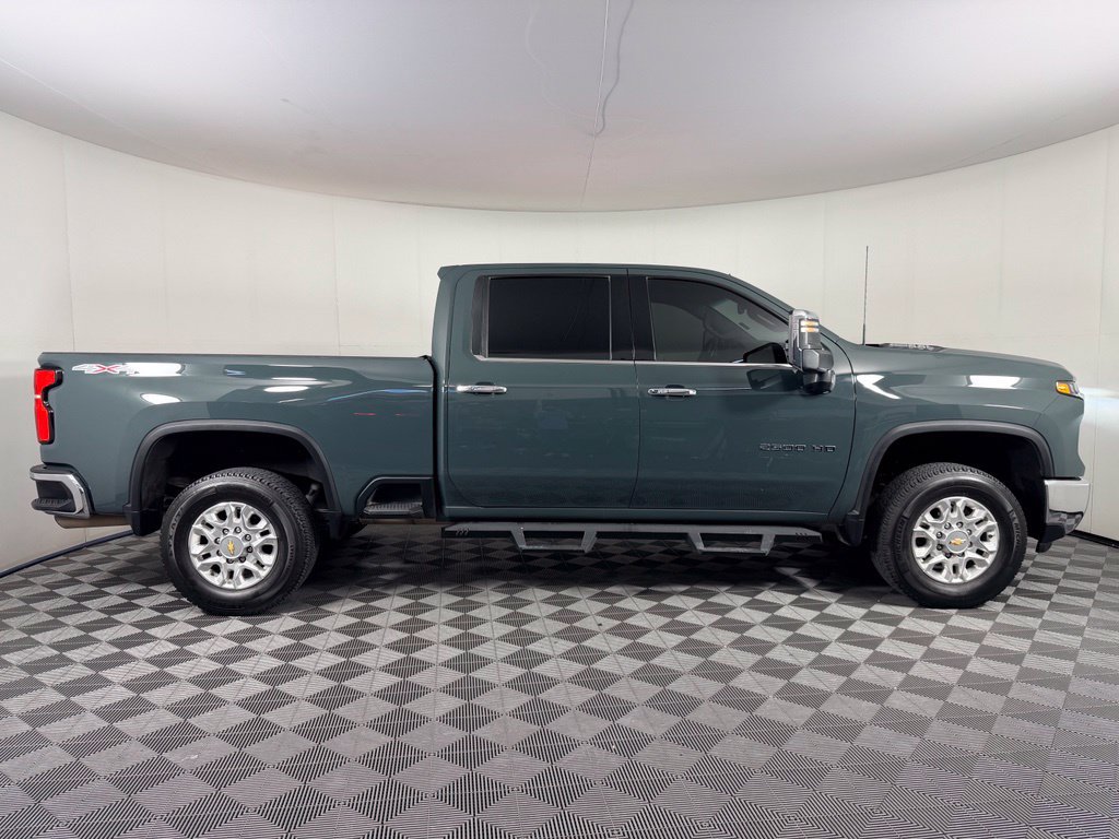 Used 2025 Chevrolet Silverado 2500 LTZ w/ LTZ Convenience Package AWD/4WD image 7