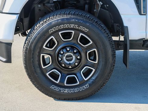 Used 2024 Ford F350 Platinum image 9