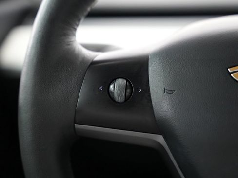 Used 2021 Tesla Model Y Long Range AWD/4WD image 12
