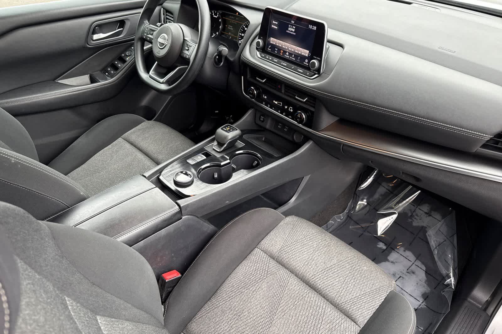 Used 2024 Nissan Rogue SV AWD/4WD image 16