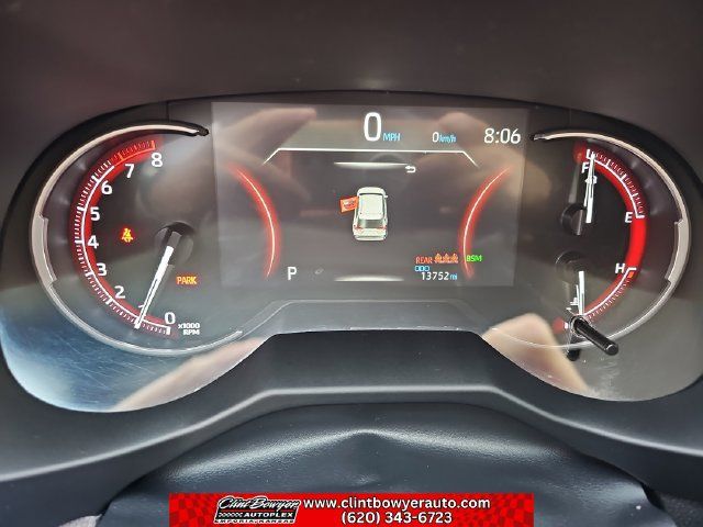 Used 2025 Toyota RAV4 XLE AWD/4WD image 16
