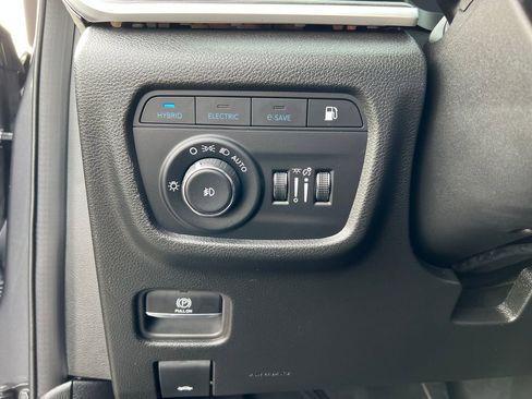 Used 2024 Jeep Grand Cherokee Limited 4xe image 17