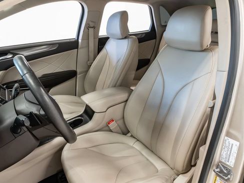 Used 2017 Lincoln MKC Premiere FWD image 9