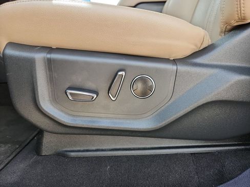 Used 2024 Ford Expedition Limited RWD image 4