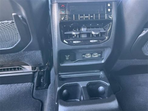 Used 2024 Jeep Grand Cherokee L Limited image 18