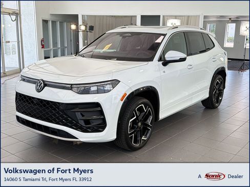 Used 2025 Volkswagen Tiguan SEL R-Line image 1