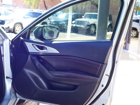 Used 2018 MAZDA MAZDA3 Touring image 32