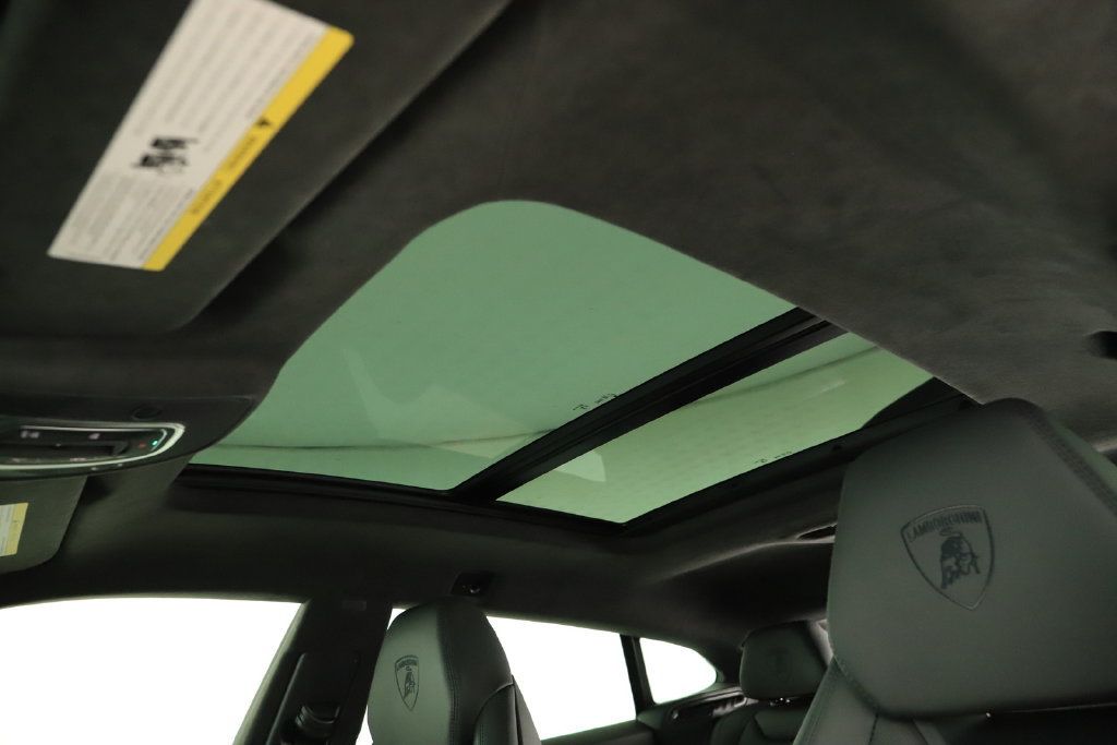 Used 2025 Lamborghini Urus SE AWD/4WD image 28