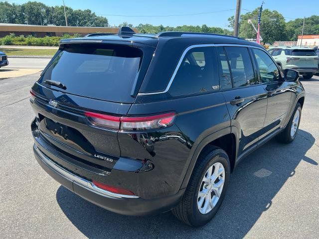Used 2023 Jeep Grand Cherokee Limited w/ Trailer Tow Prep Group (B) AWD/4WD image 5