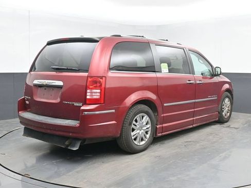 Used 2010 Chrysler Town & Country Limited FWD image 10
