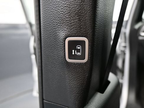 Used 2026 Chrysler Pacifica Limited FWD image 27