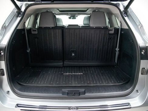 Used 2021 Toyota Highlander Platinum AWD/4WD image 12