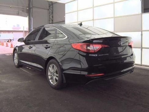 Used 2015 Hyundai Sonata SE image 2