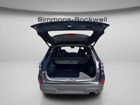 Used 2025 Subaru Forester Premium AWD/4WD image 24