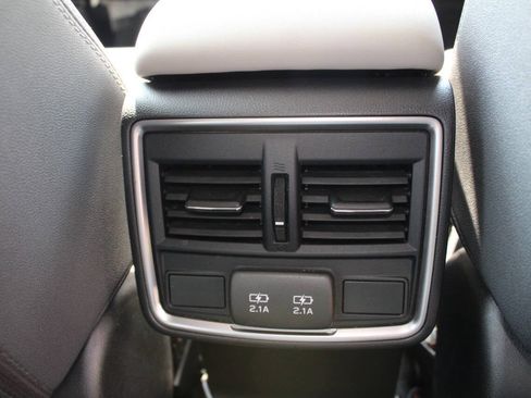 Used 2020 Subaru Forester Premium AWD/4WD image 20