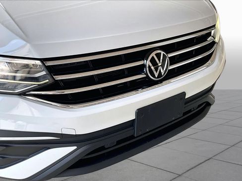 Used 2022 Volkswagen Tiguan SE AWD/4WD image 30