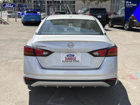 Used 2025 Nissan Altima 2.5 SV FWD image 7