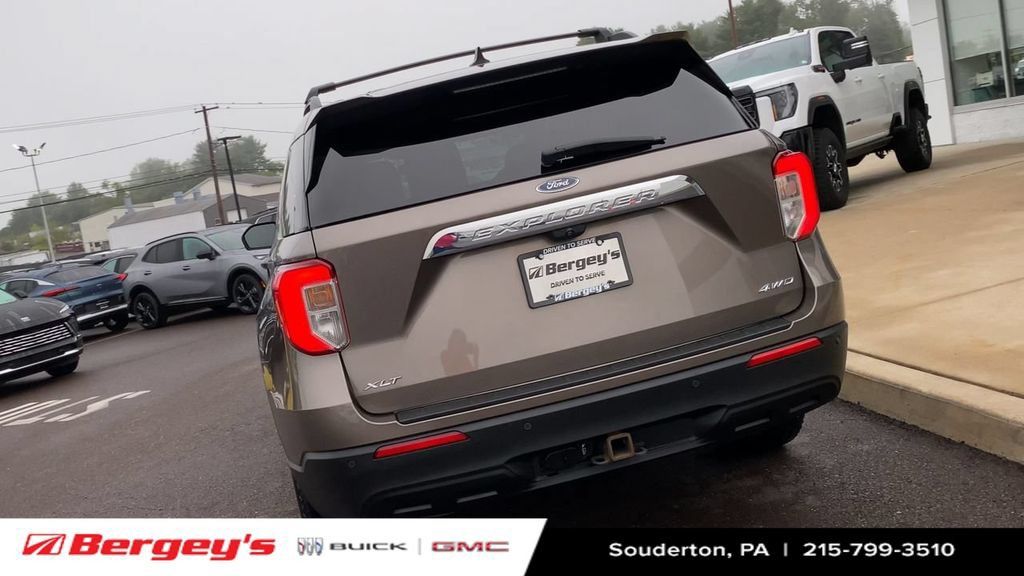 Used 2021 Ford Explorer XLT w/ Class III Trailer Tow Package AWD/4WD image 9