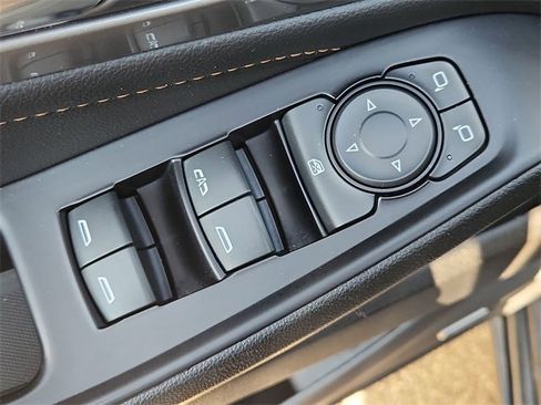 Used 2018 Chevrolet Traverse LT image 23