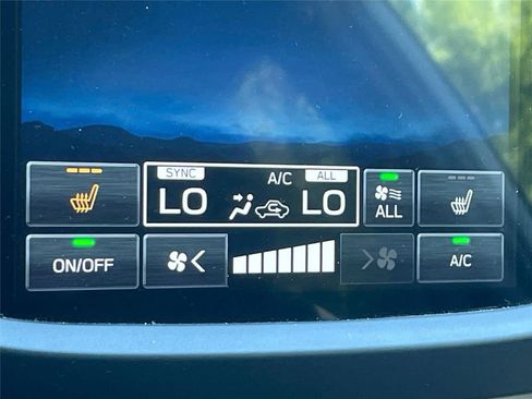 Used 2025 Subaru Forester Premium AWD/4WD image 17