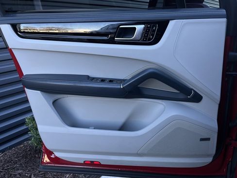 Certified 2021 Porsche Cayenne Coupe image 13