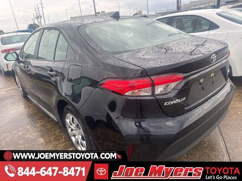 Used 2025 Toyota Corolla LE image 4