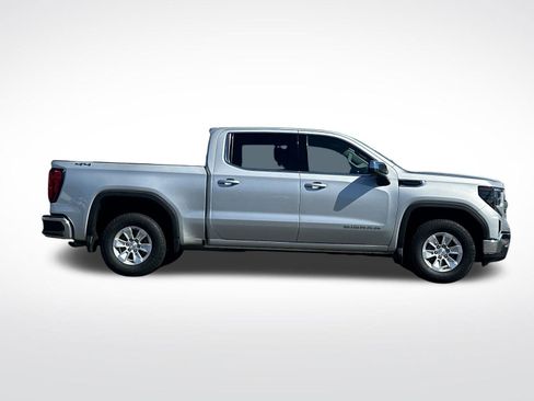 Used 2022 GMC Sierra 1500 SLE w/ Enhanced Capability Package AWD/4WD image 2