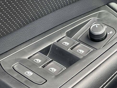 New 2026 Volkswagen Atlas Cross Sport SE FWD image 16