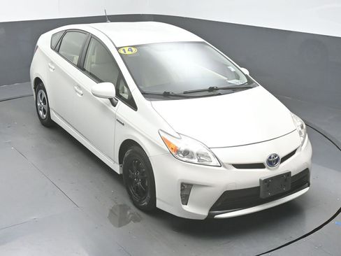 Used 2014 Toyota Prius Two FWD image 38
